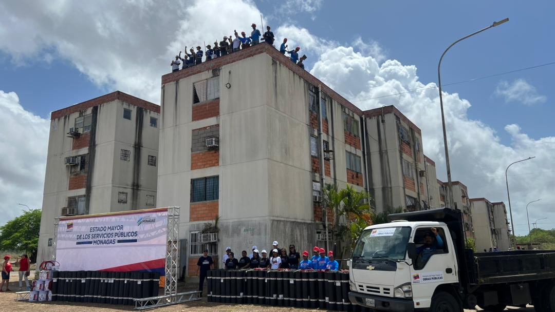 204 edificios de "La Gran Victoria" serán impermeabilizados gracias a Estado Mayor de Servicios Públicos 2 trabajadores2