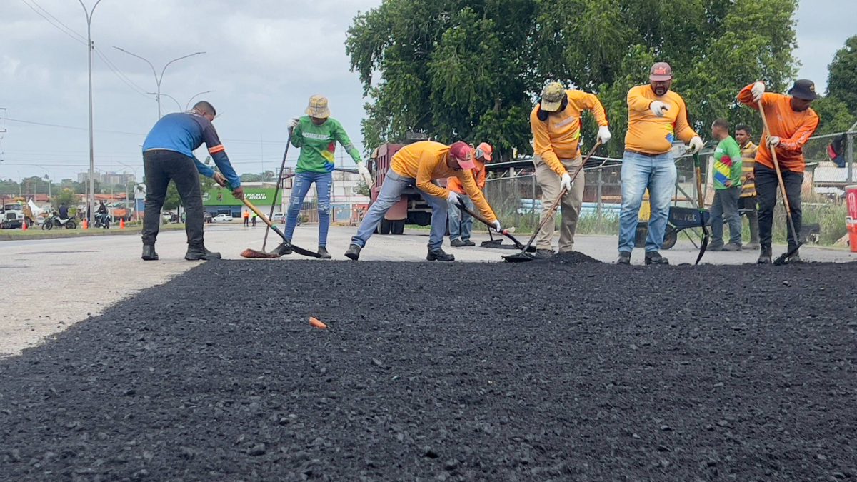 Con más de mil 500 toneladas inician trabajos de asfaltado en la avenida Libertador 5 trabajos