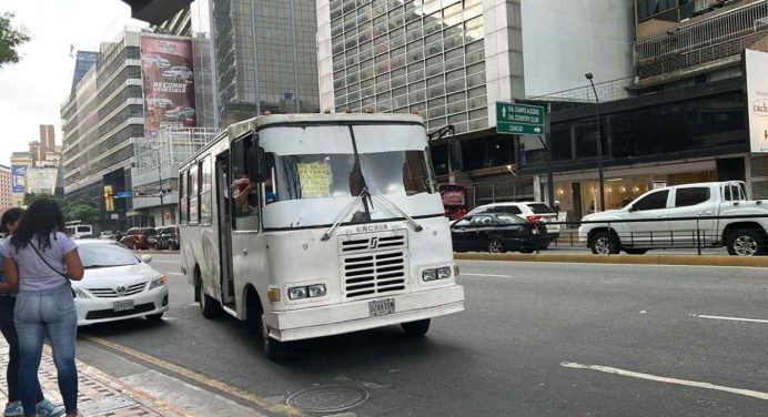 Pasaje urbano a Bs. 140 indexado al dólar desde el 1º de junio