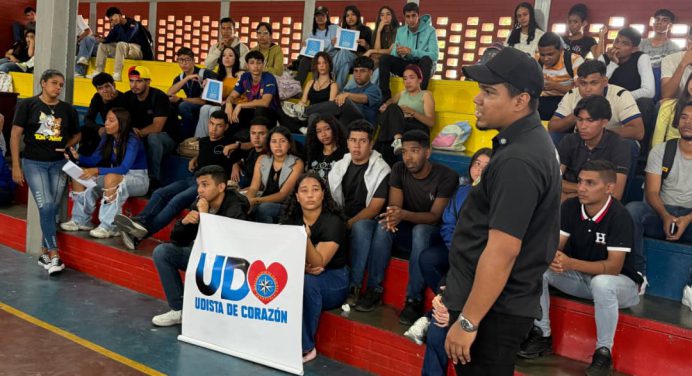 Estudiantes de la UDO y transportistas comparten mesa de diálogo