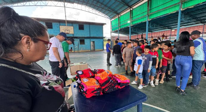 Alcaldía responde a solicitud de deportistas con entrega de uniformes