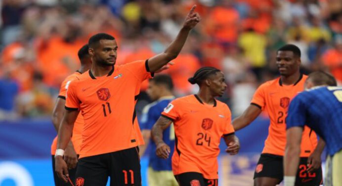 Brian Brobbey y Cody Gakpo comandaron la goleada de la naranja mecánica