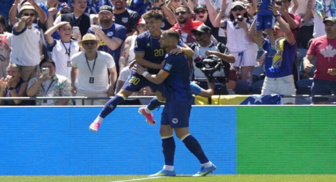 Bosnia eliminó a Catar y clasifica a los 16vos de final