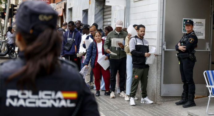 España anuncia el cese de la residencia temporal humanitaria para venezolanos