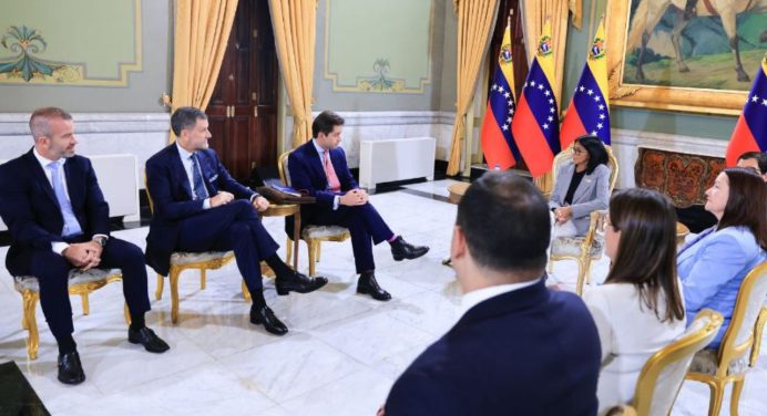 Reunión estratégica entre la presidenta (E) Delcy Rodríguez y Trafigura
