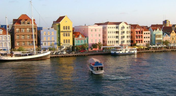 Países Bajos podría eliminar la visa para venezolanos que viajen a Curazao