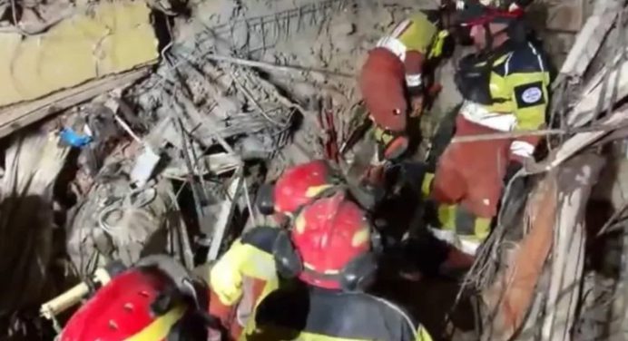 Un niño es rescatado tras permanecer 120 horas bajo escombros en La Guaira