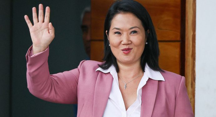 Keiko Fujimori es electa presidenta de Perú por estrecho margen