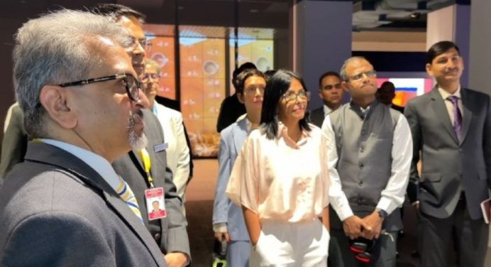 Delcy Rodríguez (E) promueve alianzas energéticas en su visita a Mumbai