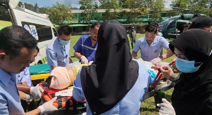 Ataque con explosivos en Tailandia deja seis policías heridos