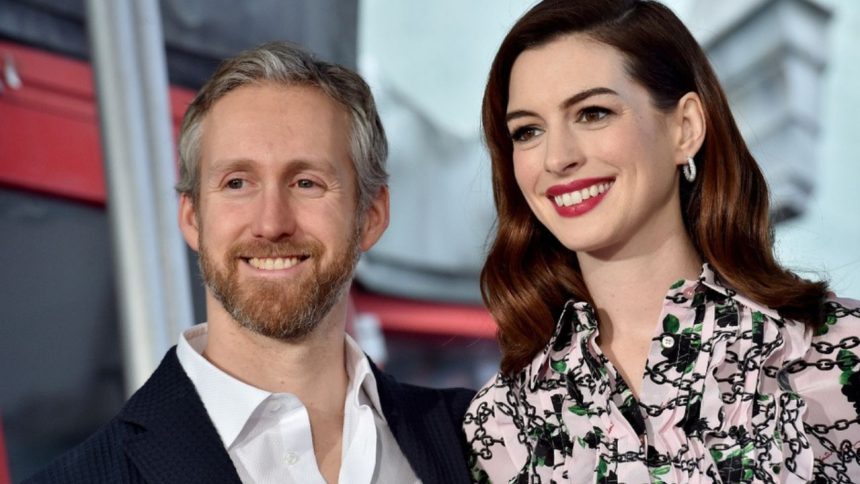 Anne Hathaway sorprende a sus fans al mostrar la pancita de su tercer embarazo (Foto) 1 Anne Hathaway