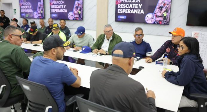 Brigadas de rescate internacionales se despliegan en La Guaira