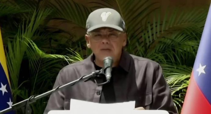 Gobierno pide a voluntarios que no bajen a La Guaira por su seguridad: Van 300 réplicas