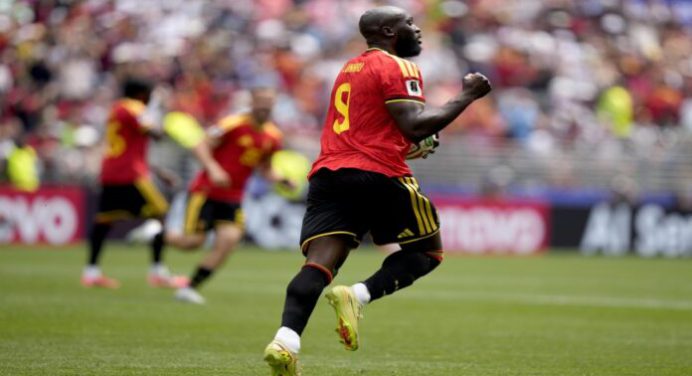 Lukaku rescató un empate sufrido para Bélgica