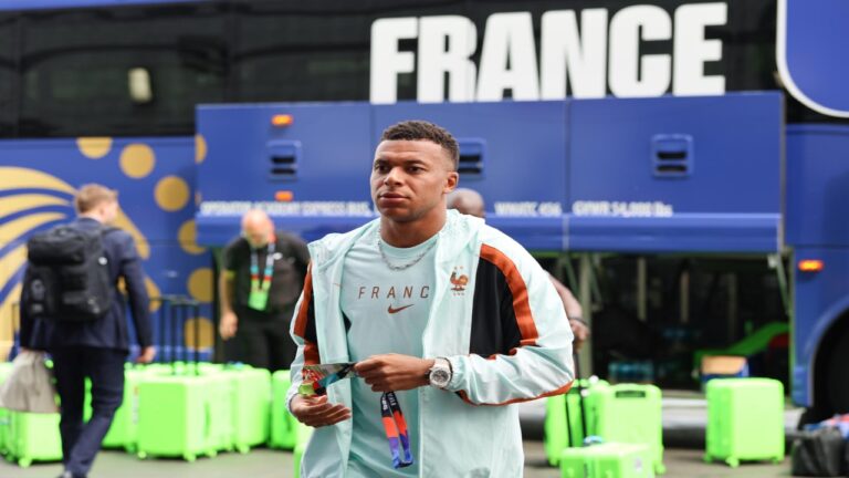 Mbappé llegó a los 100 partidos disputados con Francia 1 Mbappé