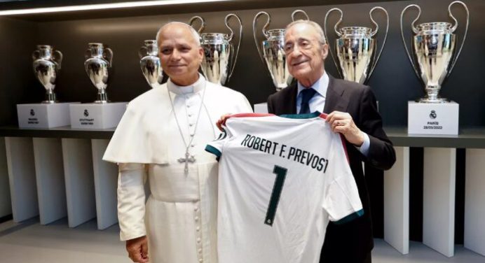 Florentino Pérez recibió al papa en el Bernabéu