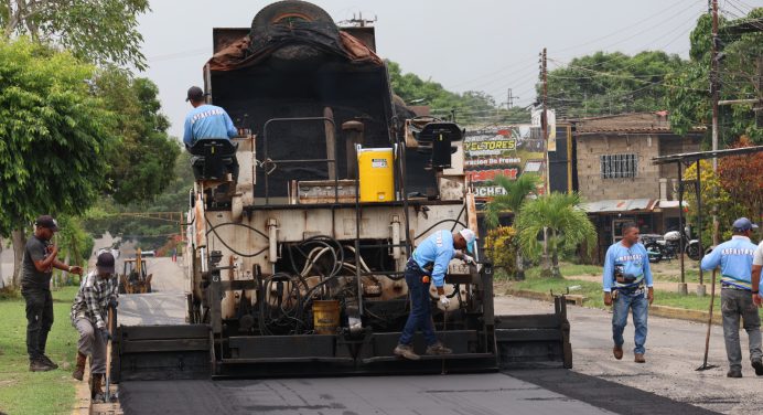 Supervisan inicio de asfaltado en la avenida José Antonio Páez