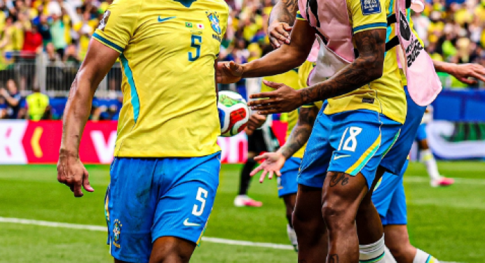 Gabriel Martinelli marca al final del descuento y Brasil vence a Japón 2-1