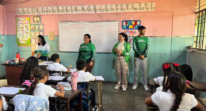 Iamam lleva charlas educativas a las escuelas del municipio