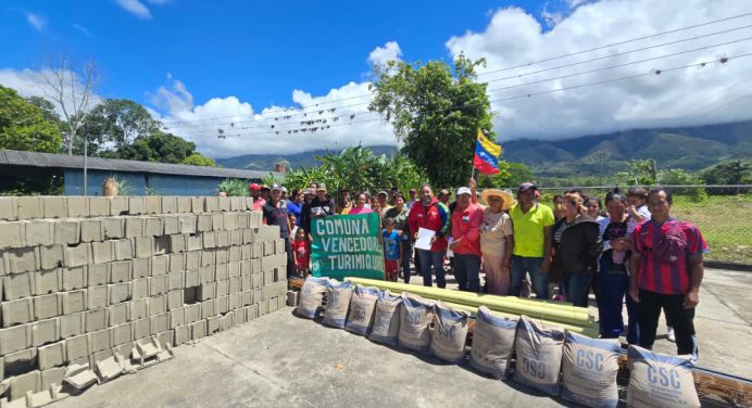 Alcalde Monteverde entrega materiales para construir un dispensario comunal