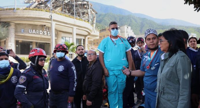 Presidenta encargada Delcy Rodríguez recorrió zonas afectadas en La Guaira tras sismos