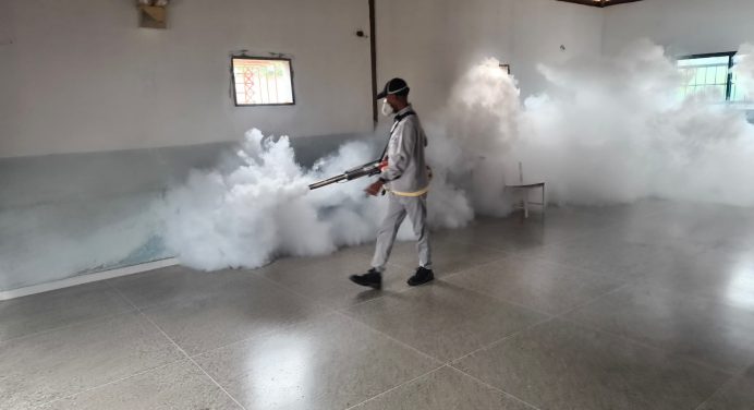 Fumigan Complejo Cultural «Doña Matilde Espinoza de González» de Aguasay