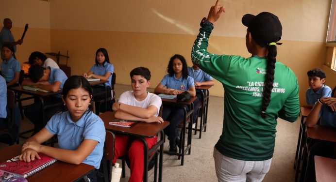 Iamam lleva charla de concienciación a estudiantes del Liceo Francisco Isnardi