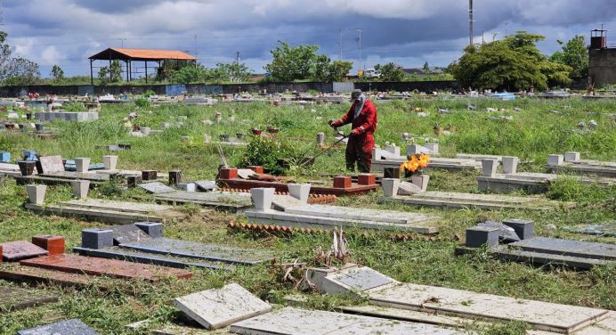 Refuerzan mantenimiento en cementerios con motivo del día del Padre