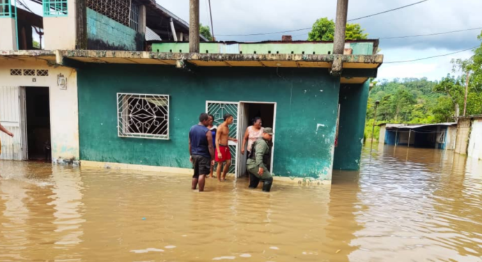 Más de 360 familias afectadas por las lluvias en el sector La Constituyente II