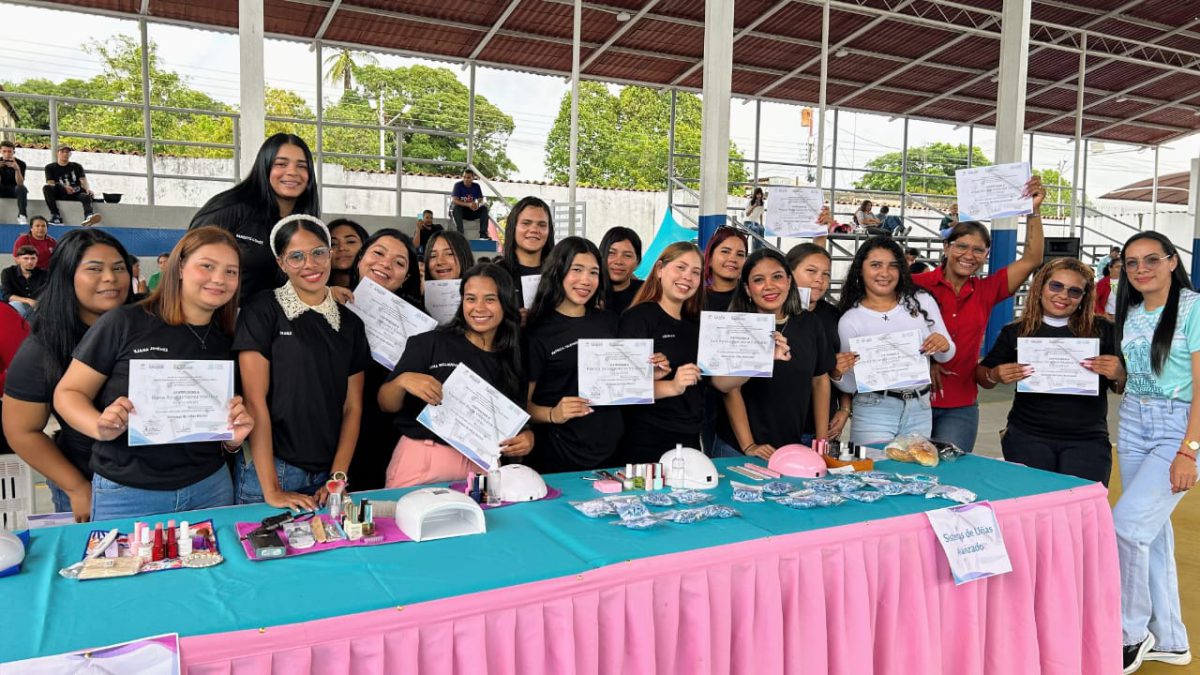 Certifican a 128 zamoranas en distintos cursos de artes y oficios 2 mujer2