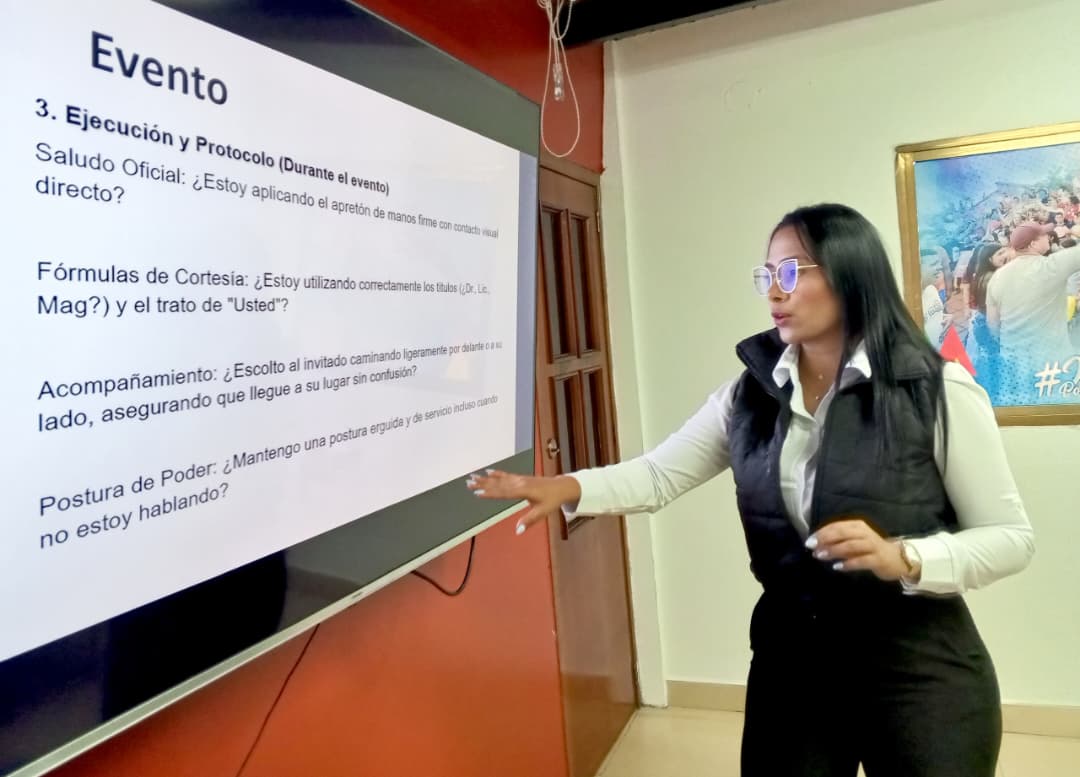 Impulsan formación en protocolo moderno y atención al público en Zamora 2 proto2