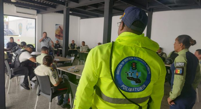 Director de Polimaturín sostuvo reunión con el personal para reforzar la seguridad