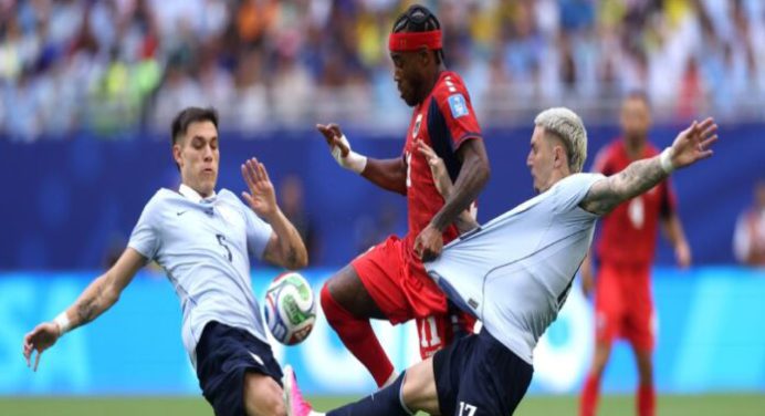 Uruguay empató 2-2 con Cabo Verde y definirá su futuro ante España