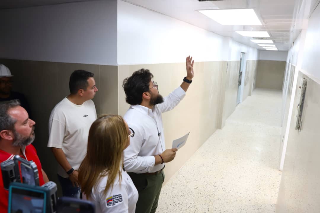 Luna inspecciona avances en rehabilitación de clínica Dr. José María Vargas 2 vargas2