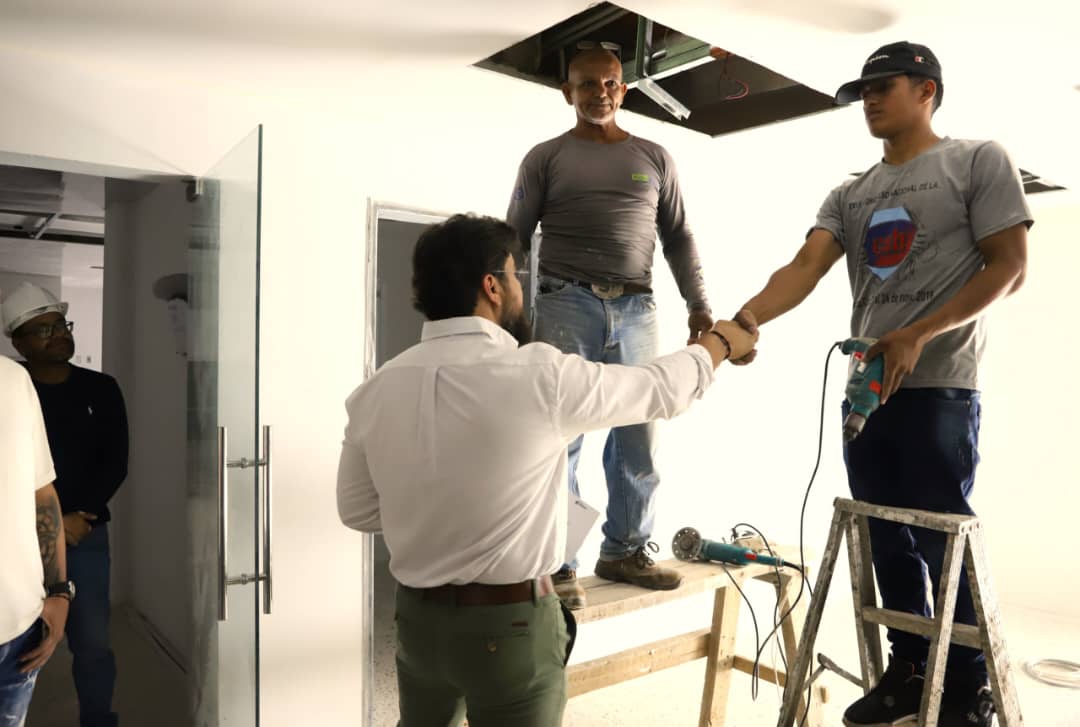 Luna inspecciona avances en rehabilitación de clínica Dr. José María Vargas 4 vargas4