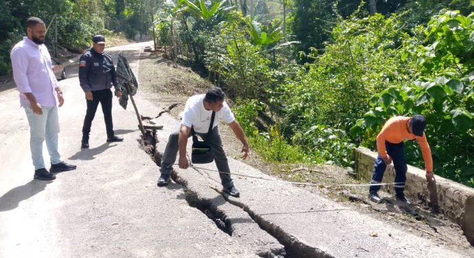 Gobernación y Alcaldía de Caripe abordan vía agrícola afectada por lluvias
