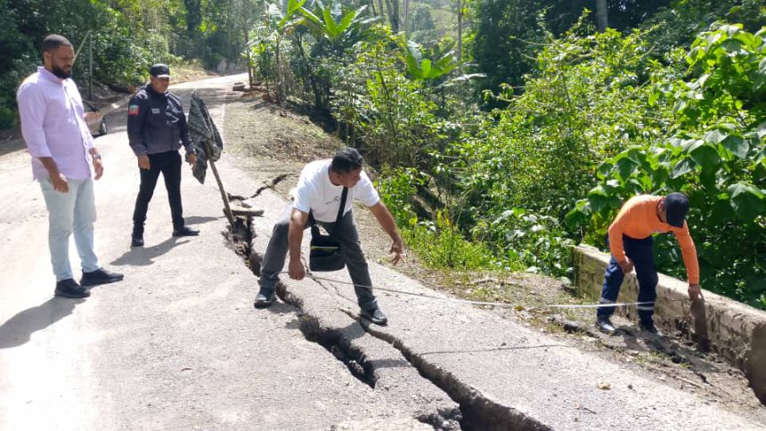 Gobernación y Alcaldía de Caripe abordan vía agrícola afectada por lluvias 1 vìa