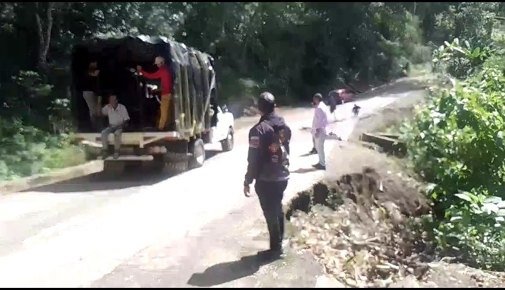 Gobernación y Alcaldía de Caripe abordan vía agrícola afectada por lluvias 3 via3