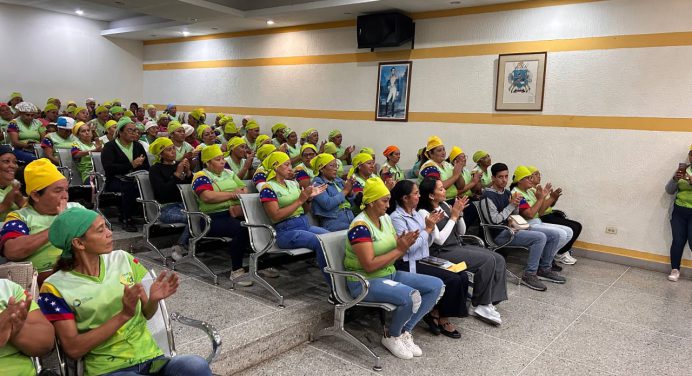 Entregan calzados a 191 madres y padres cocineros de Zamora