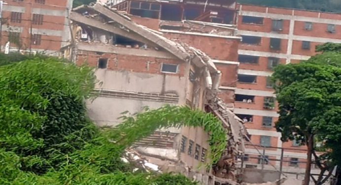 Colapsó edificio del colegio San Judas Tadeo en La Pastora
