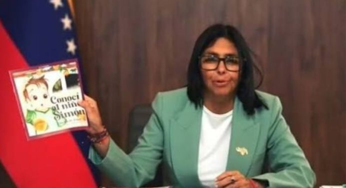 Anuncian Plan Nacional de Lectura Bicentenaria desde campamentos transitorios