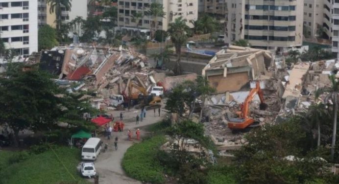 Rescatistas excavan túnel vertical en La Guaira tras detectar vida bajo los escombros