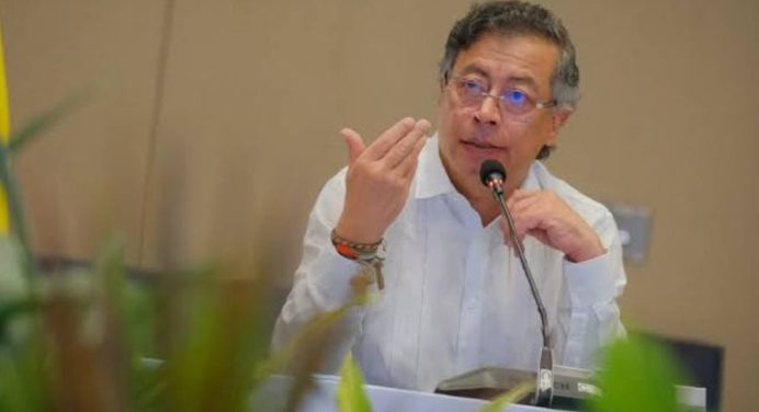 Petro impone restricciones: De la Espriella no podrá juramentarse en base militar