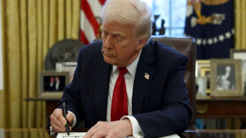 Trump reemplaza tasa del 20% en Ormuz con acuerdos de inversión estratégica en el Golfo 1 Ormuz
