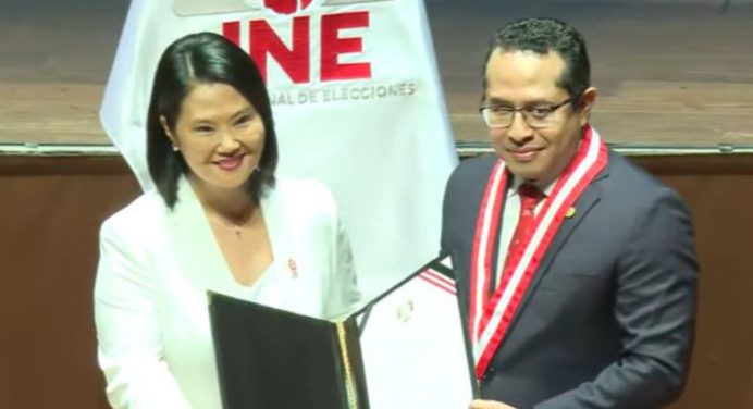 Keiko Fujimori recibe las credenciales como presidenta electa de Perú