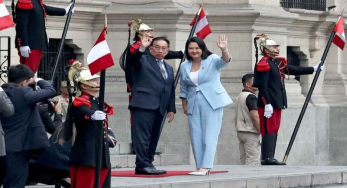 Keiko Fujimori se reúne en Palacio de Gobierno con el presidente interino de Perú
