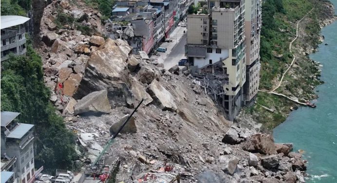 Deslizamiento de tierra en el centro de China: 8 muertos y más de 30 personas desaparecidas