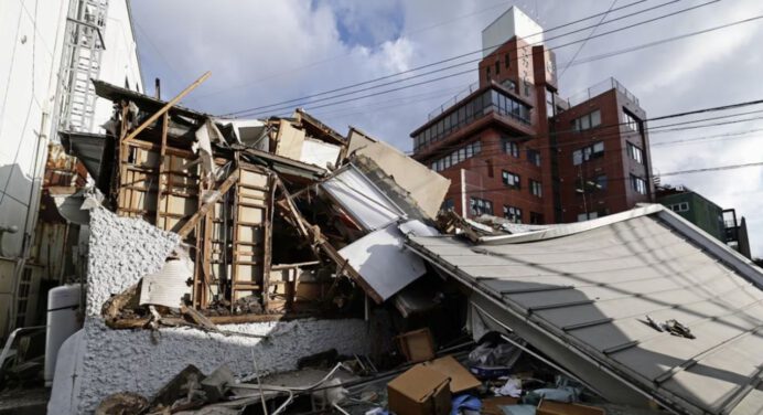 Aumentan a 34 los muertos por el terremoto en Japón