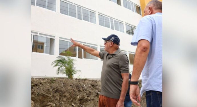 Jorge Rodríguez anuncia la construcción de 1.875 viviendas en Catia la Mar