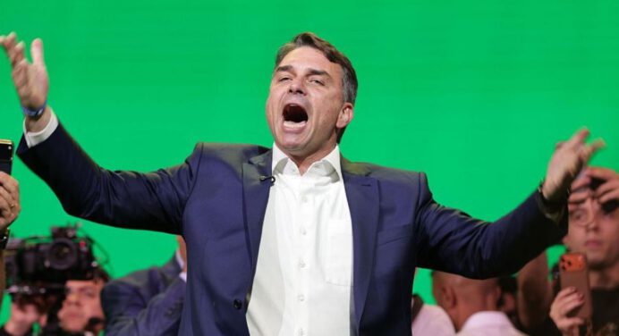 Flávio Bolsonaro lanza su candidatura para las presidenciales de Brasil
